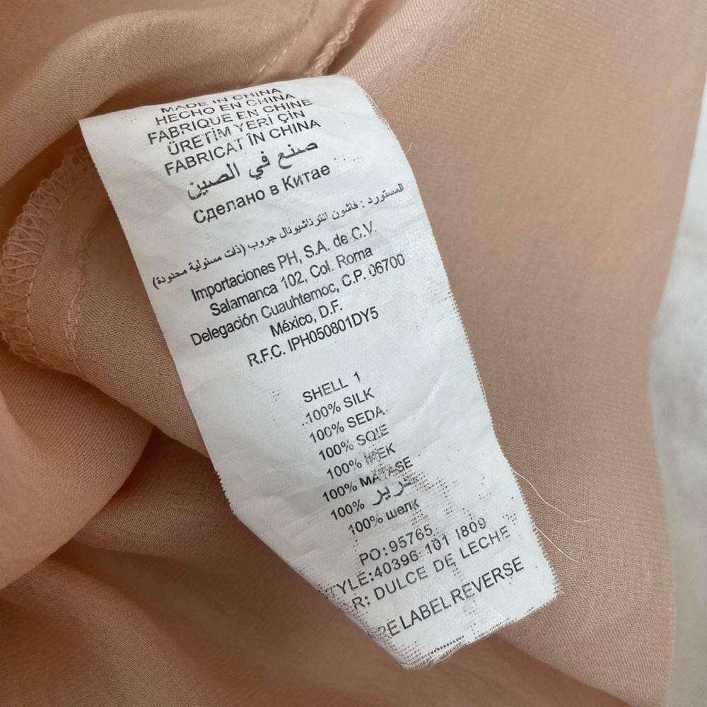 Vintage Y2K Silk Bow Tie Blouse by Bebe - size XS
🕊️ - Picture 8 of 8